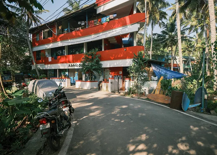 Abhi\'S Cafe Avaduthura Kovalam