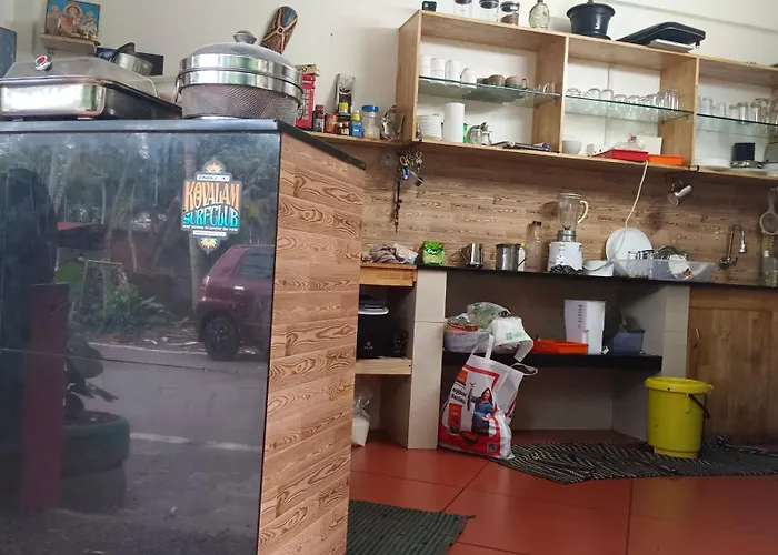 Abhi\'S Cafe Avaduthura Kovalam