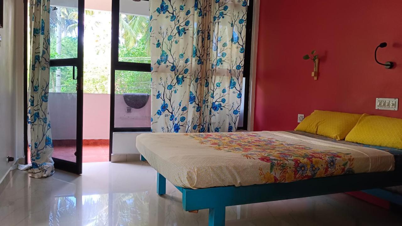 Homestay Abhi's Cafe Avaduthura