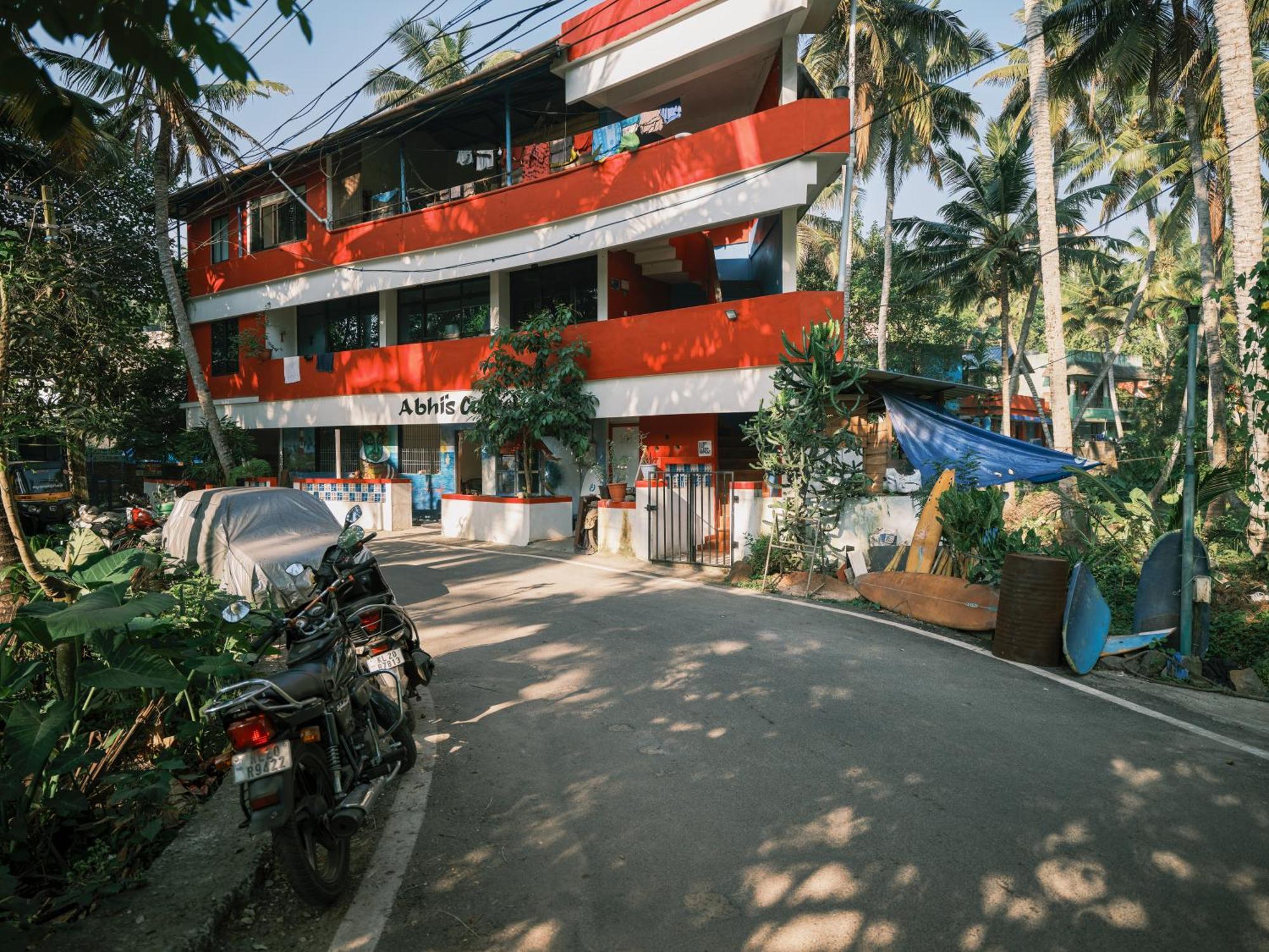 Homestay Abhi's Cafe Avaduthura