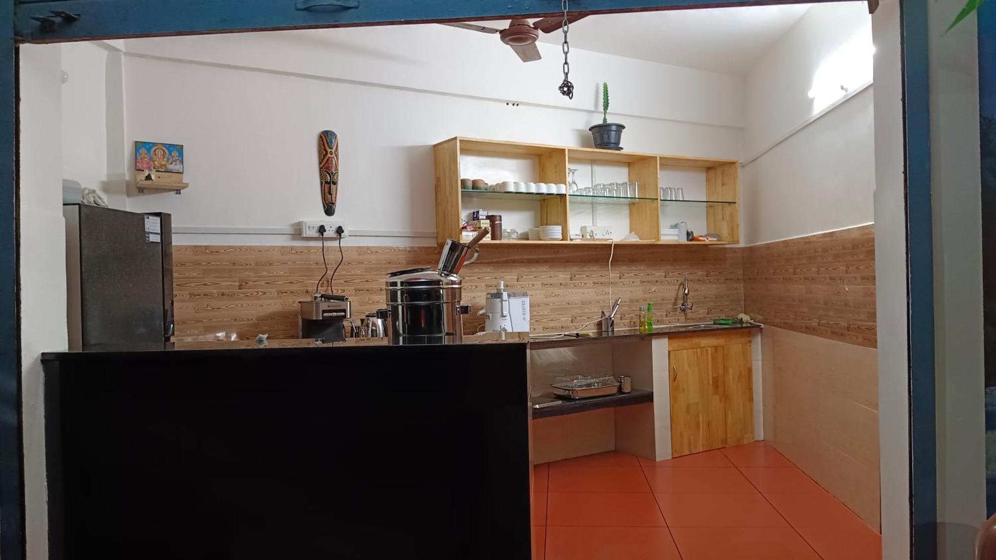 Homestay Abhi's Cafe Avaduthura Kovalam