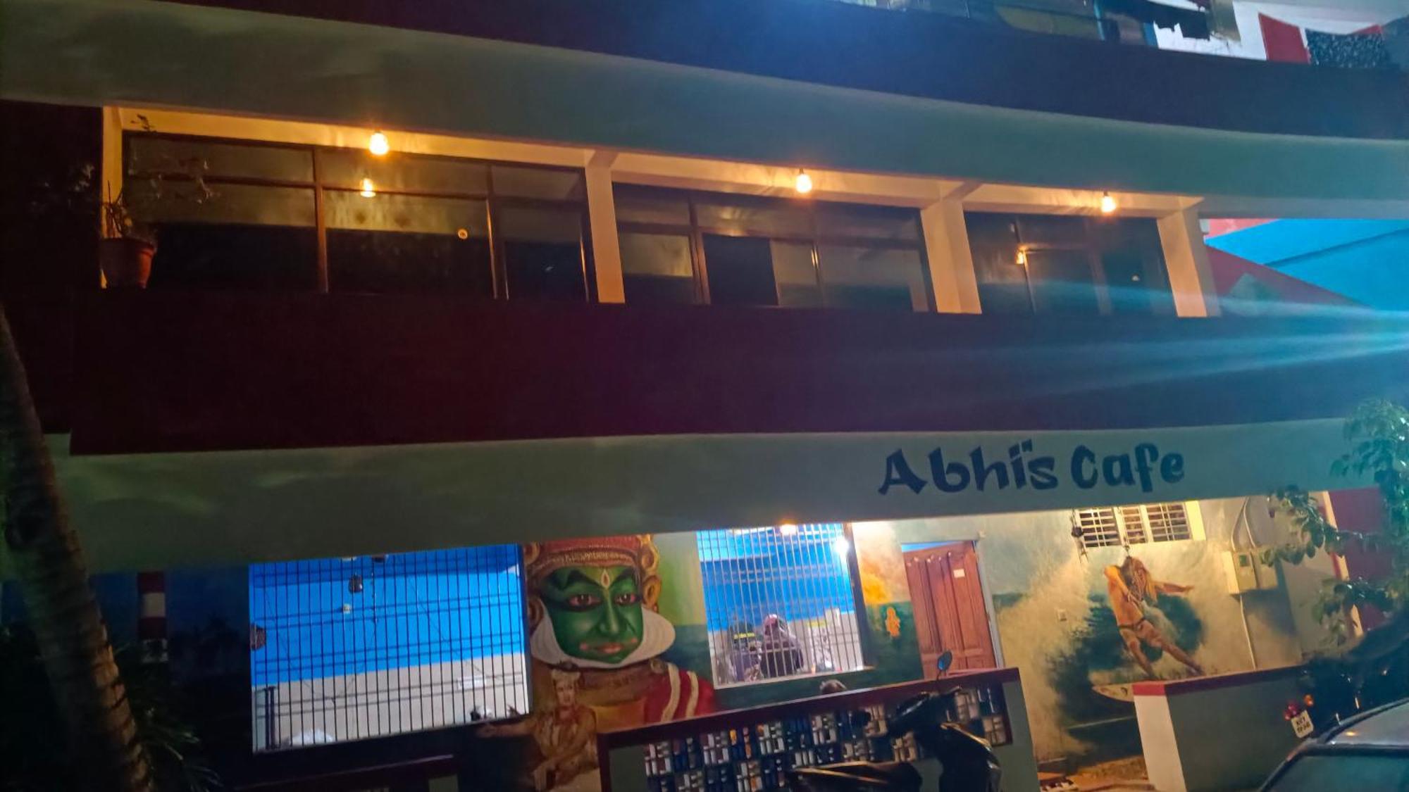 Homestay Abhi's Cafe Avaduthura *
