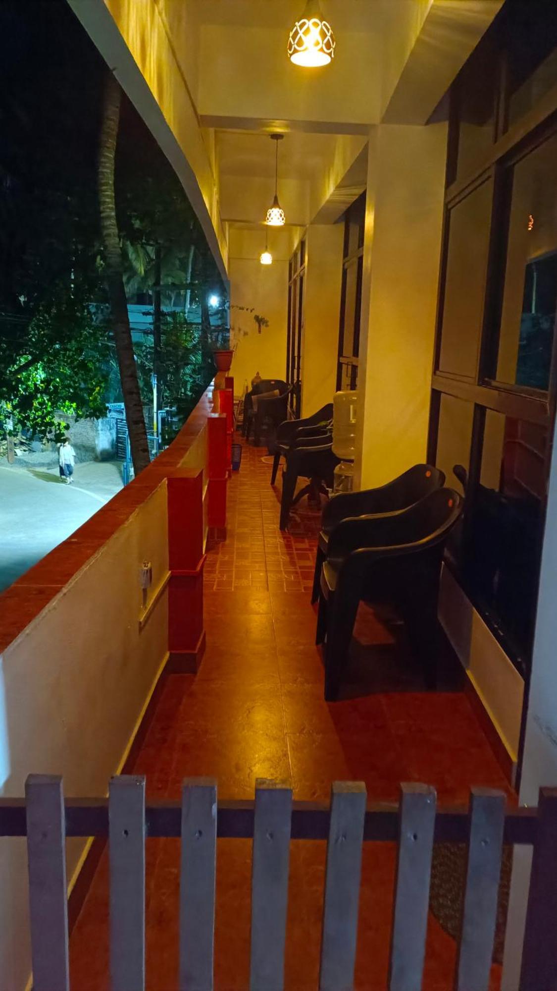 Homestay Abhi's Cafe Avaduthura