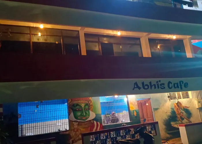 Abhi\'S Cafe Avaduthura Kovalam