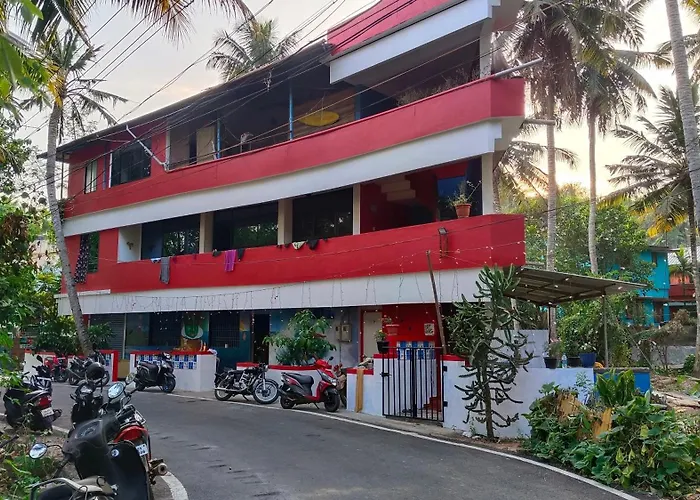 Abhi\'S Cafe Avaduthura Kovalam