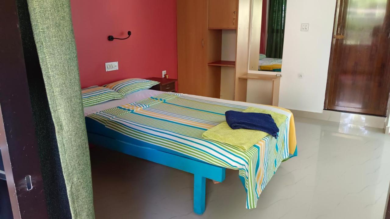 Homestay Abhi's Cafe Avaduthura