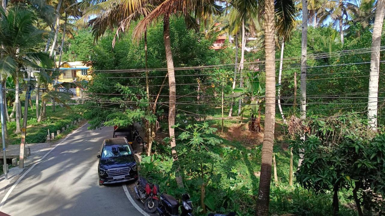 Homestay Abhi's Cafe Avaduthura *